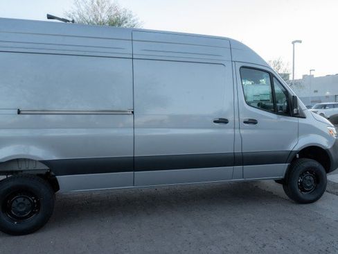 Used 2025 Mercedes-Benz Sprinter 2500 image 4