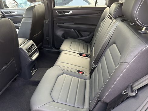 Used 2025 Volkswagen Atlas Cross Sport SEL R-Line AWD/4WD image 23