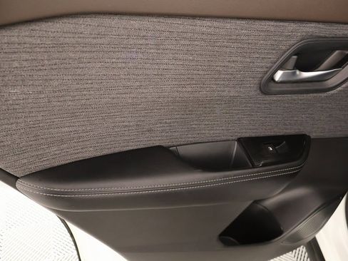 Used 2023 Nissan Rogue SV image 15