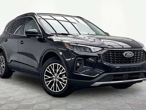 Certified 2025 Ford Escape SE FWD image 12
