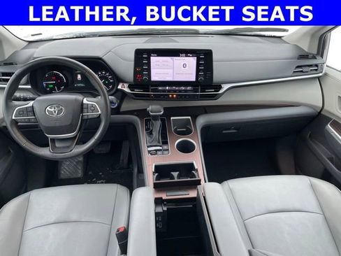 Used 2024 Toyota Sienna XLE image 13