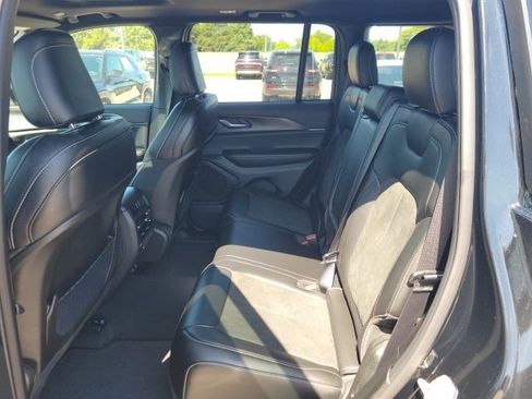 New 2025 Jeep Grand Cherokee Laredo image 18