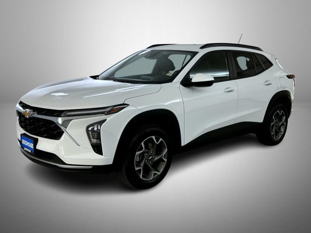 Used 2025 Chevrolet Trax LT FWD image 1