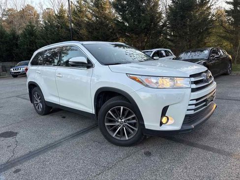 Used 2019 Toyota Highlander XLE image 4