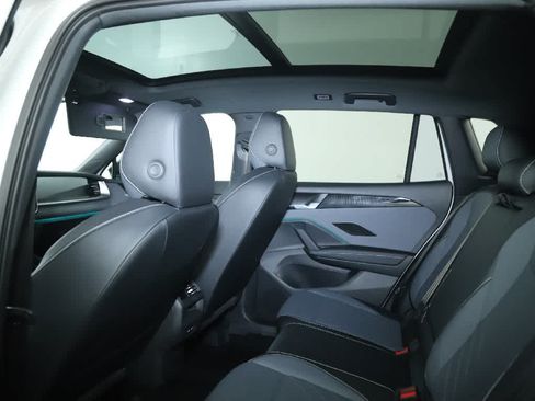 Certified 2026 Volkswagen Tiguan SE R-Line FWD image 15