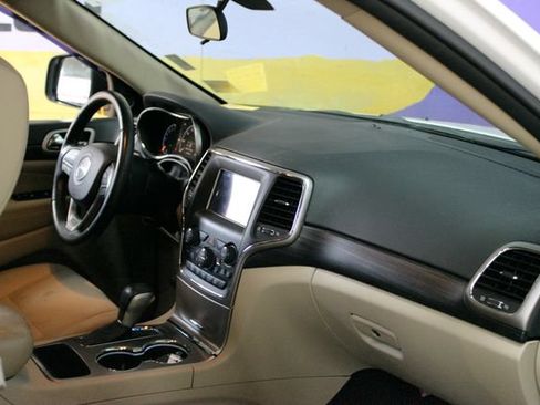 Used 2021 Jeep Grand Cherokee Laredo w/ Security & Convenience Group AWD/4WD image 10