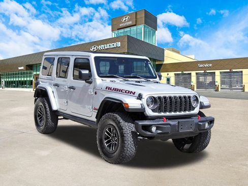 Used 2024 Jeep Wrangler Unlimited Rubicon AWD/4WD image 3