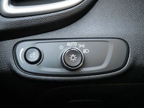 Used 2020 Chevrolet Trax LT w/ Driver Confidence Package image 21