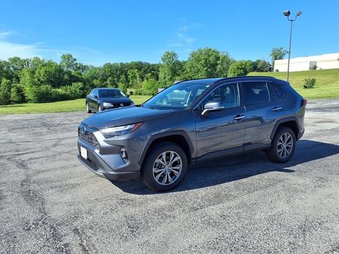 Used 2022 Toyota RAV4 Limited AWD/4WD image 38