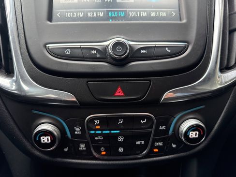 Used 2018 Chevrolet Equinox LT image 24