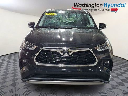 Used 2023 Toyota Highlander Platinum image 2