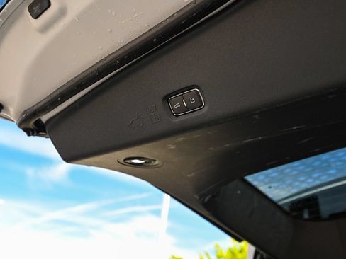 Used 2025 Ford Expedition Active AWD/4WD image 18