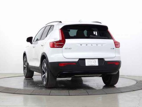 Certified 2025 Volvo XC40 B5 Plus image 7