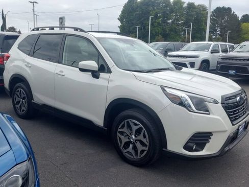 Used 2024 Subaru Forester Premium AWD/4WD image 3
