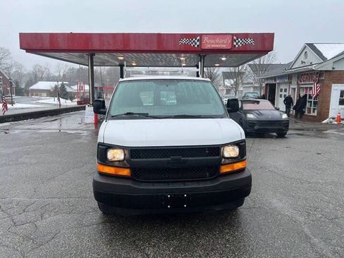 Used 2017 Chevrolet Express 3500 Extended RWD image 3