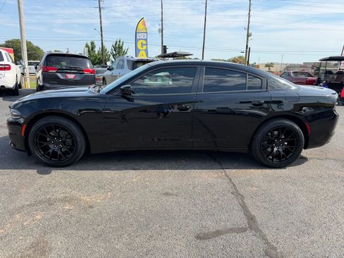 Used 2021 Dodge Charger SXT w/ Leather Interior Group RWD image 17