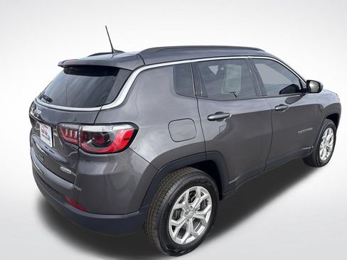 Used 2024 Jeep Compass Latitude AWD/4WD image 5