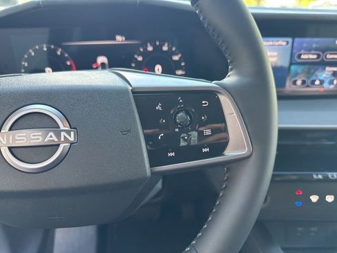 Used 2025 Nissan Murano SV AWD/4WD image 14