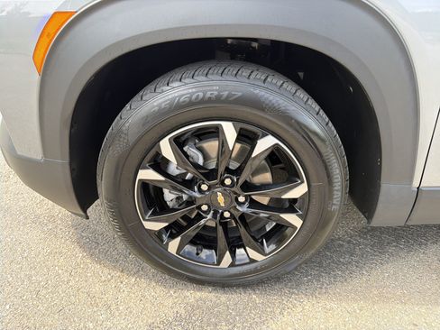 Used 2023 Chevrolet TrailBlazer LT FWD image 11