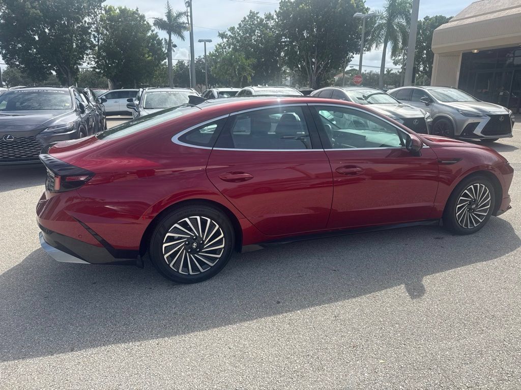 Used 2024 Hyundai Sonata Limited FWD image 4