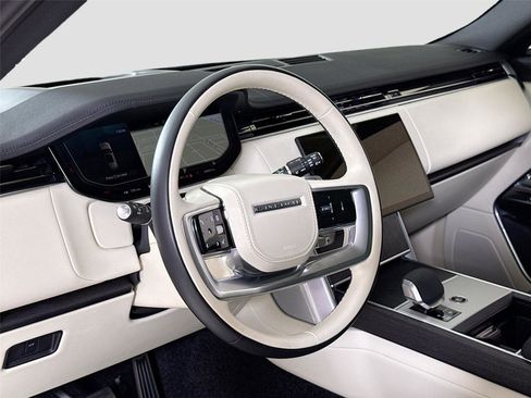 Used 2024 Land Rover Range Rover SE image 13