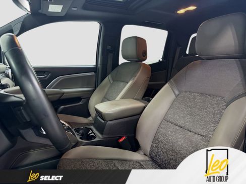 Used 2024 Chevrolet Colorado ZR2 w/ Technology Package image 21