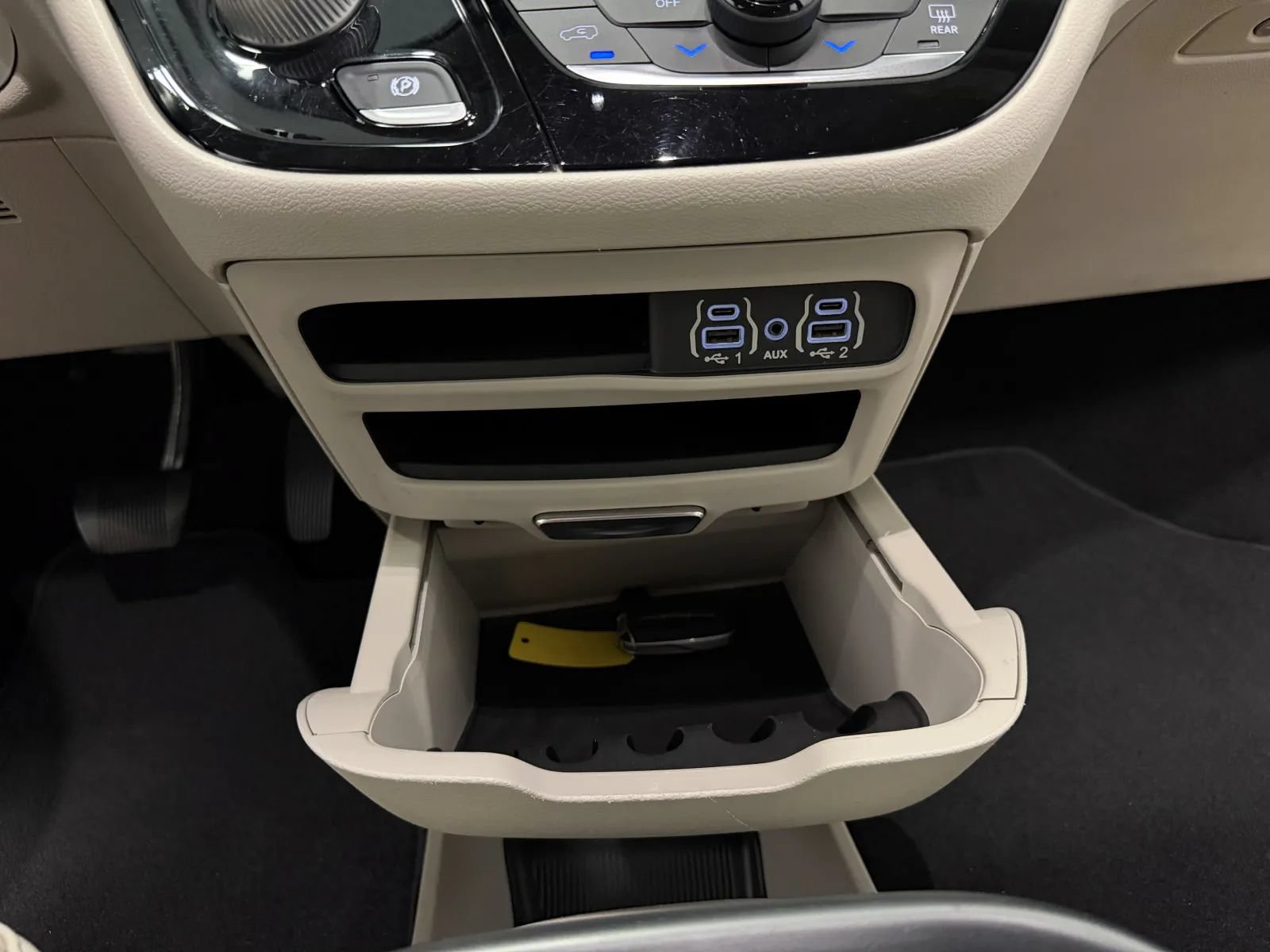 Used 2021 Chrysler Pacifica Touring-L FWD image 29