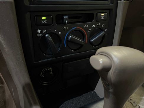 Used 1998 Toyota Camry LE image 22
