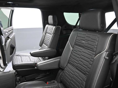 Used 2023 Cadillac Escalade ESV Premium Luxury Platinum image 25