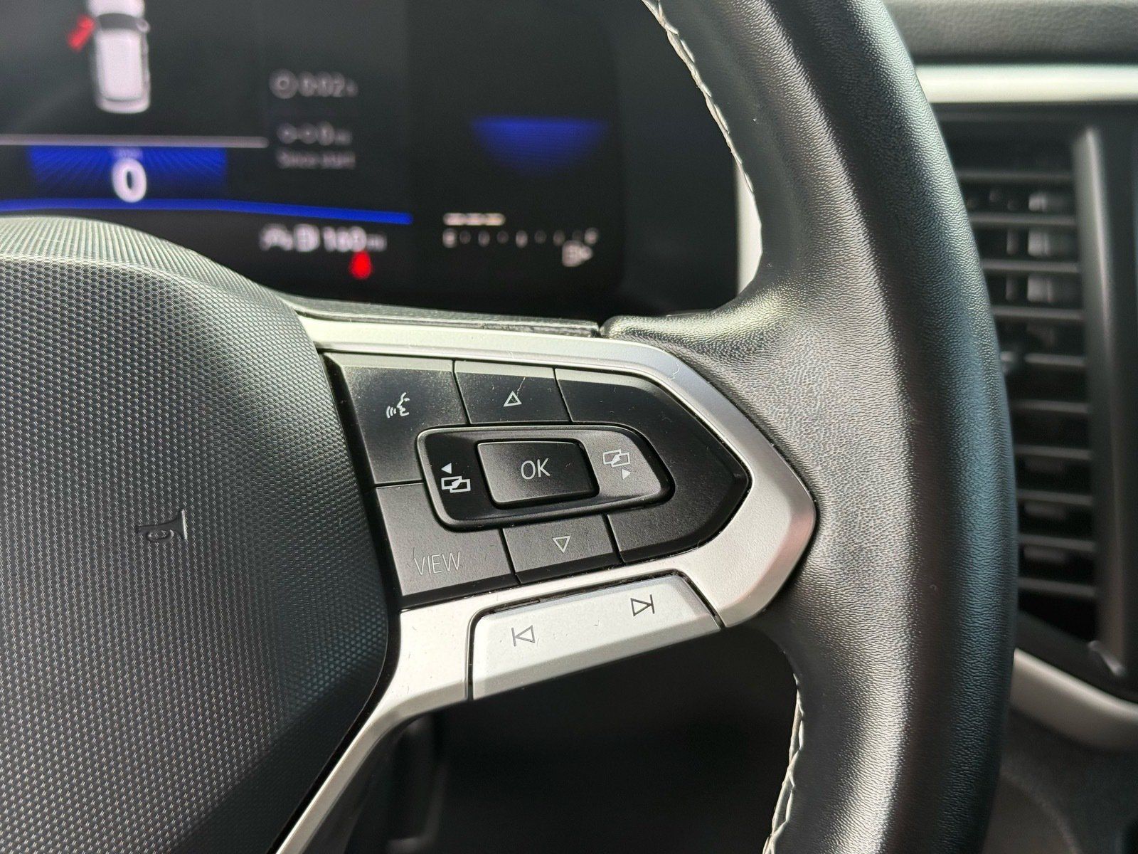 Used 2022 Volkswagen Atlas Cross Sport SE FWD image 18