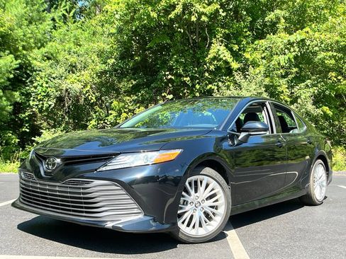 Used 2020 Toyota Camry XLE FWD image 1