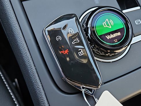 New 2025 Volkswagen Tiguan SE R-Line image 21