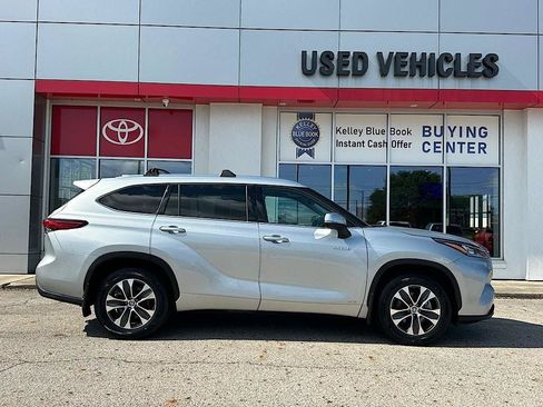 Certified 2020 Toyota Highlander XLE AWD/4WD image 6