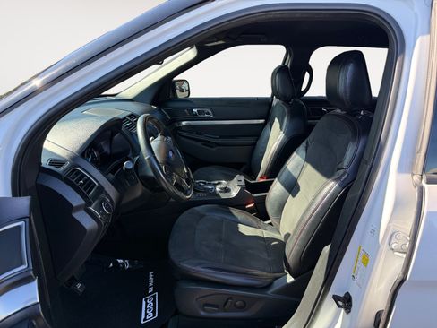 Used 2019 Ford Explorer XLT w/ Equipment Group 202A AWD/4WD image 10