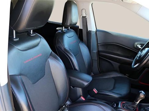 Used 2019 Jeep Compass Trailhawk w/ Cold Weather Group image 18
