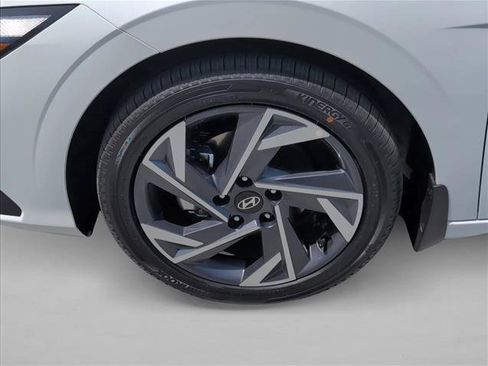 New 2026 Hyundai Elantra Limited FWD image 10