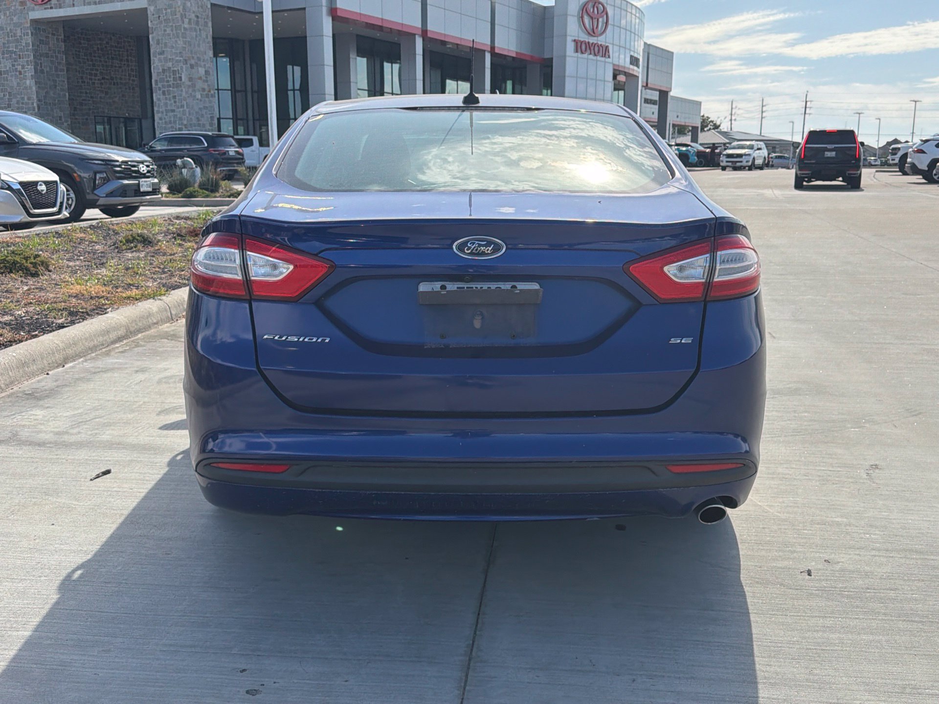 Used 2016 Ford Fusion SE FWD image 4
