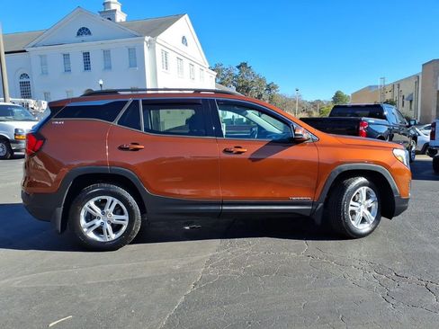 Used 2019 GMC Terrain SLE w/ Driver Convenience Package image 2