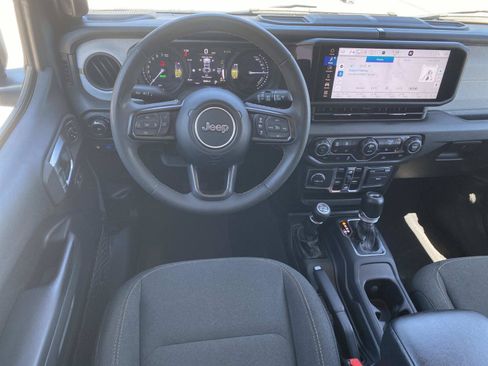 Used 2024 Jeep Wrangler Unlimited w/ Convenience Group AWD/4WD image 19