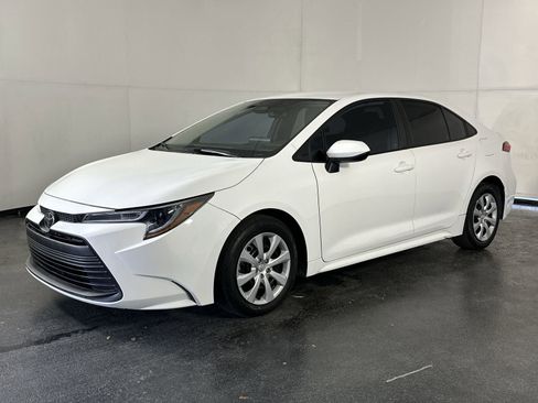 Used 2023 Toyota Corolla LE image 6