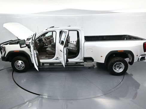 Used 2022 GMC Sierra 3500 Denali w/ Denali Ultimate Package AWD/4WD image 45