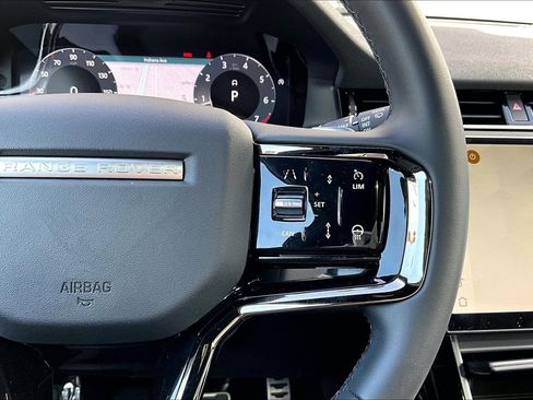 Used 2025 Land Rover Range Rover Evoque Dynamic SE image 19