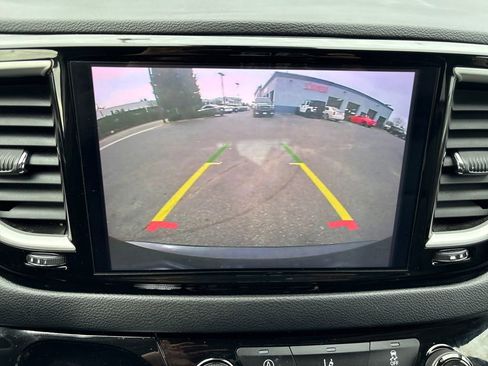 Used 2022 Chrysler Pacifica Touring-L image 24