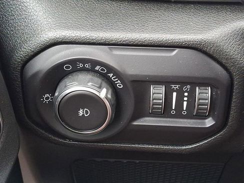 Used 2018 Jeep Wrangler Unlimited Sahara image 24