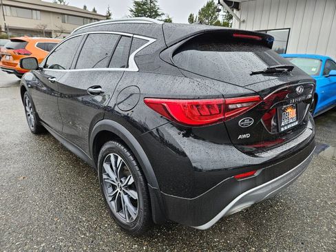 Used 2017 INFINITI QX30 Premium w/ Cargo Package image 12