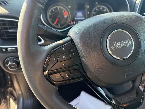 Used 2023 Jeep Cherokee Altitude Lux image 20