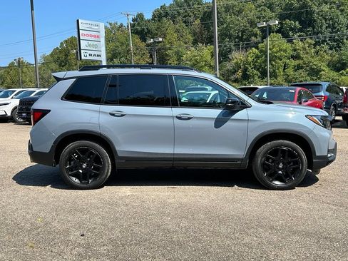 Used 2024 Honda Passport Black Edition image 3