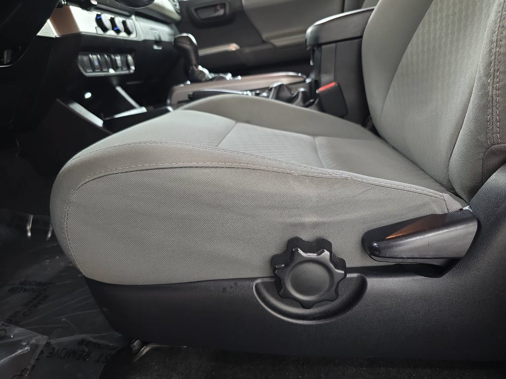 Used 2021 Toyota Tacoma SR5 RWD image 23