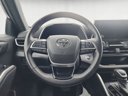 Used 2023 Toyota Highlander XSE AWD/4WD image 12