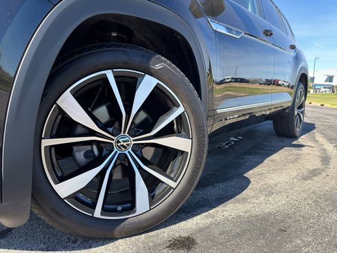 Used 2024 Volkswagen Atlas SEL Premium R-Line AWD/4WD image 9
